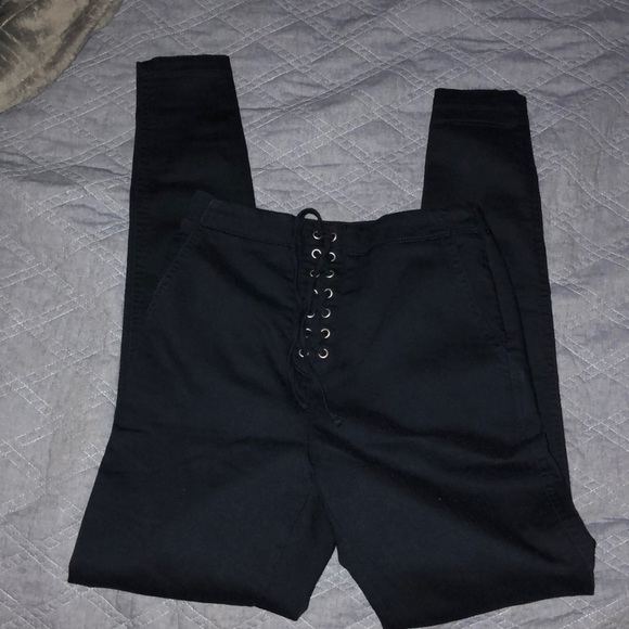 Pants - ❣️FLASH SALE❣️NEW F21 JEANS